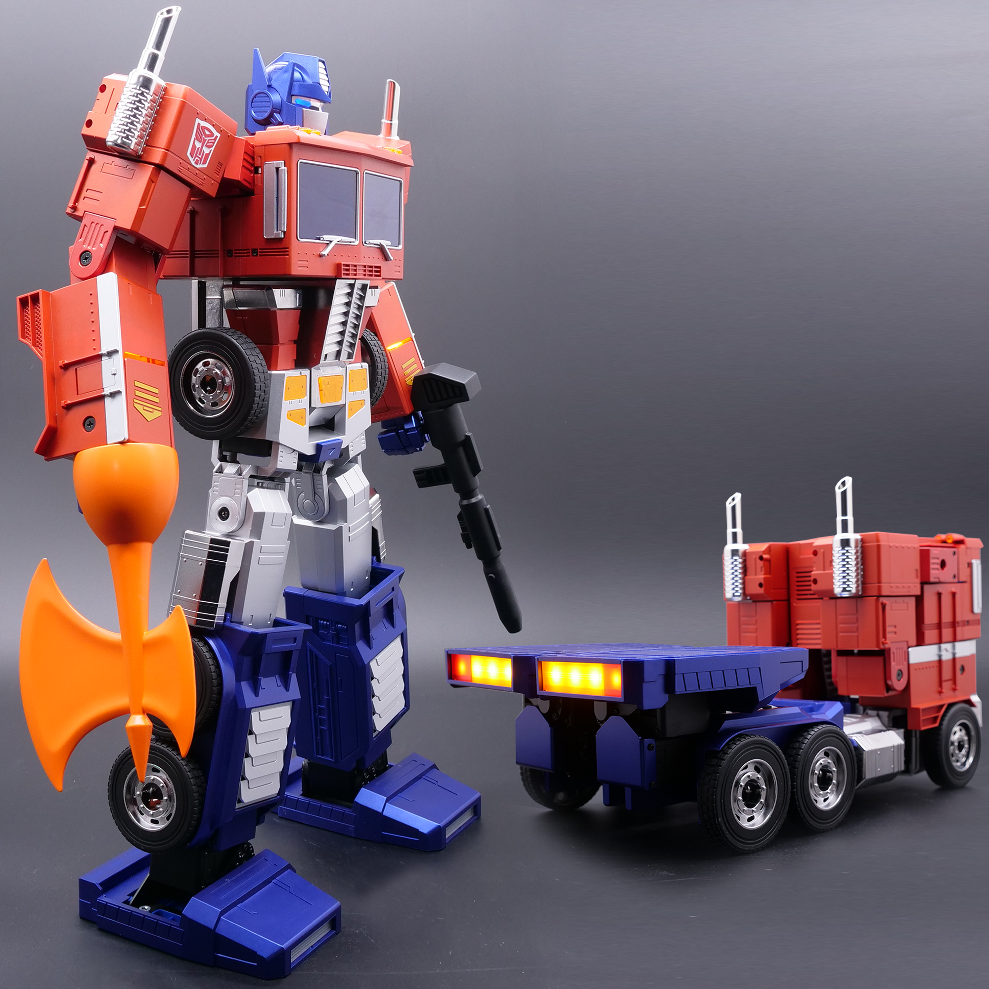 Transformers Optimus Prime self converting robot By Robosen (Pre-order only) - Image 5